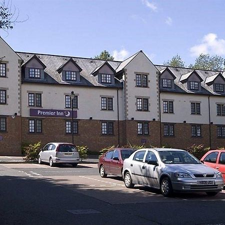Premier Inn Glasgow Bearsden Bagian luar foto