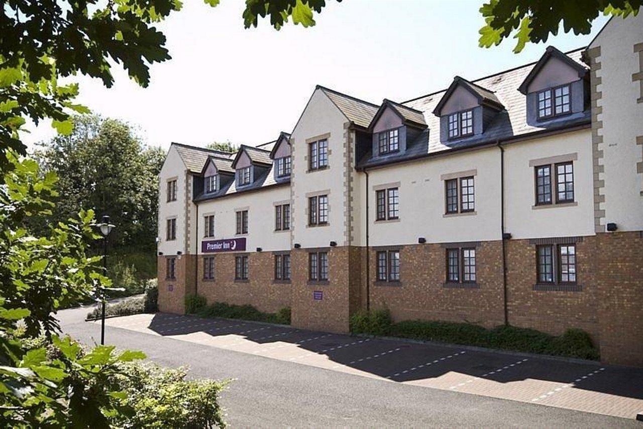 Premier Inn Glasgow Bearsden Bagian luar foto