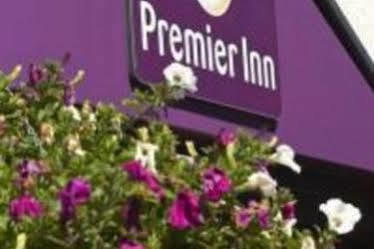 Premier Inn Glasgow Bearsden Bagian luar foto