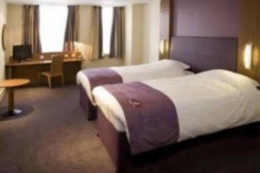 Premier Inn Glasgow Bearsden Bagian luar foto