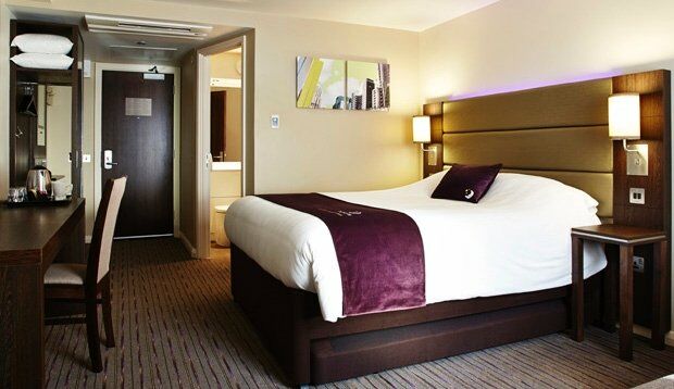 Premier Inn Glasgow Bearsden Bagian luar foto